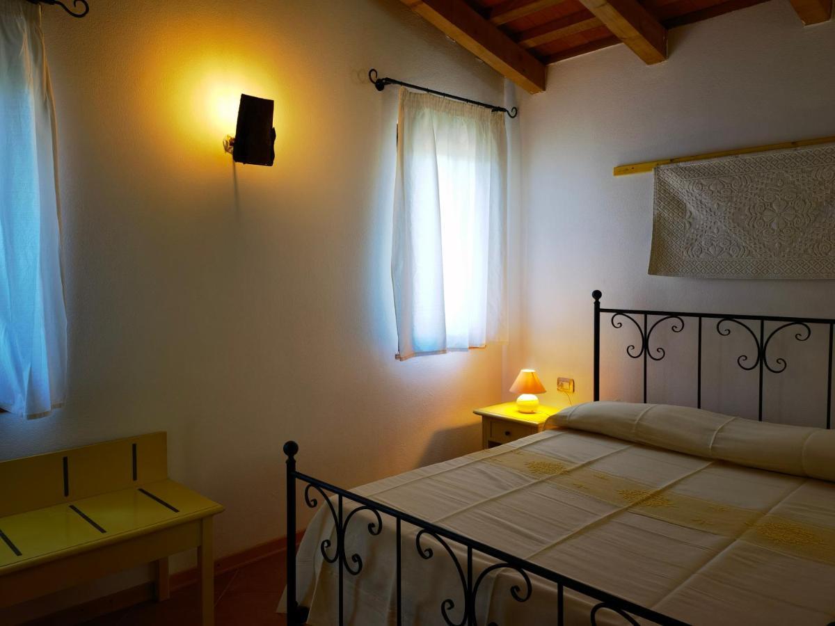 La Corte Degli Ulivi - Albergo Rurale Tresnuraghes Exterior photo